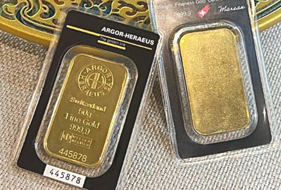 What should you pay attention to when buying physical gold trading products?